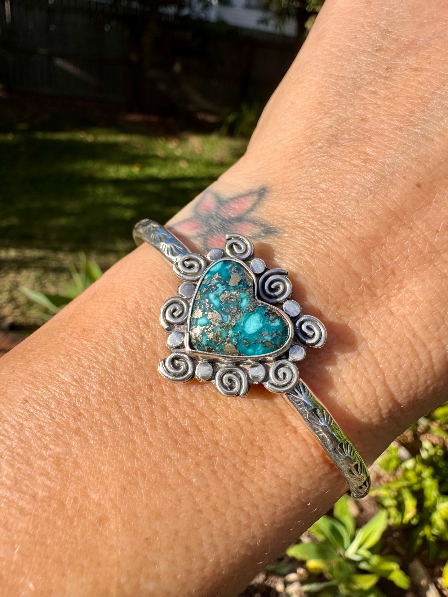 Beautiful Persian turquoise heart-shaped sterling silver cuff