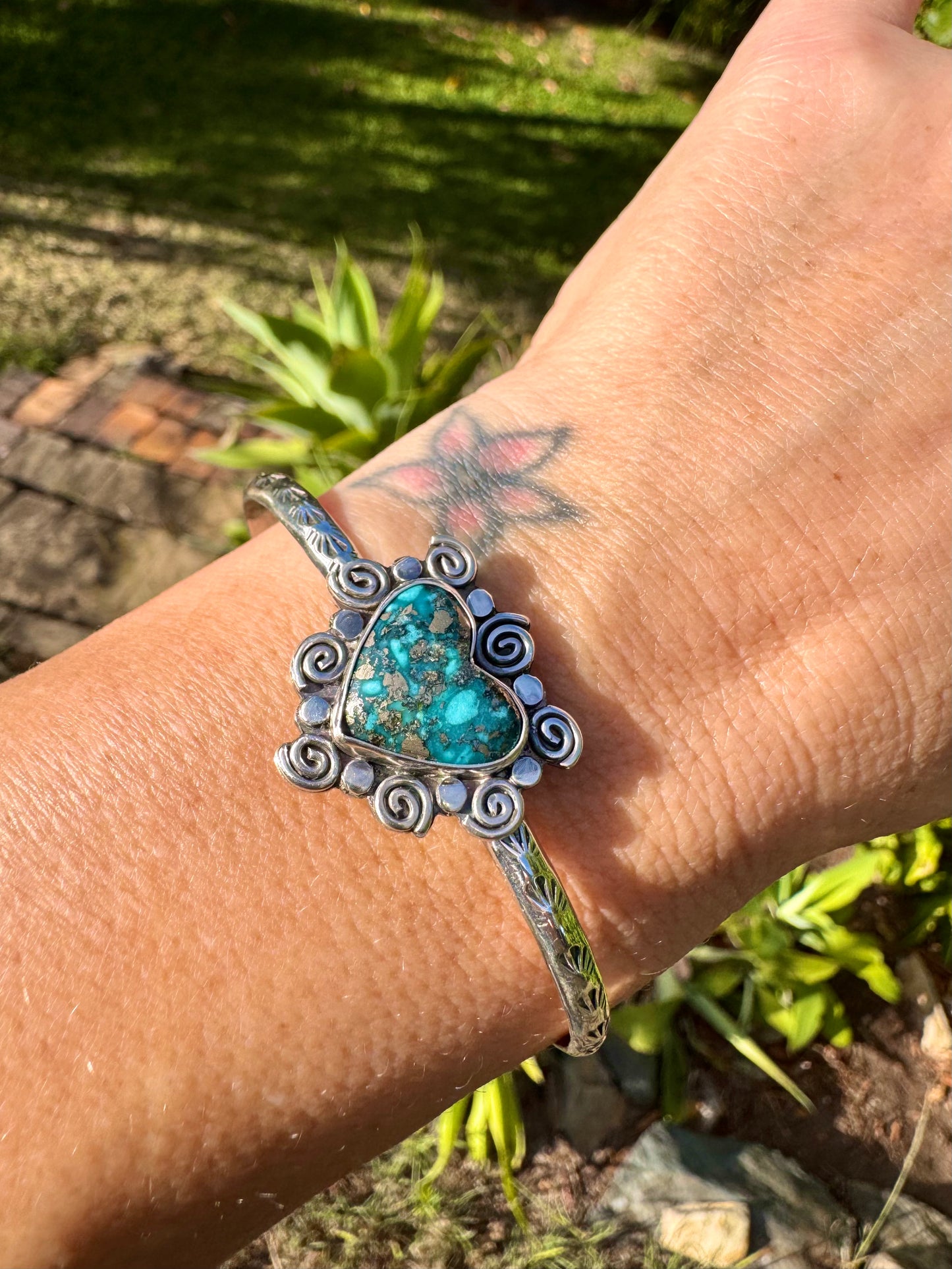 Beautiful Persian turquoise heart-shaped sterling silver cuff
